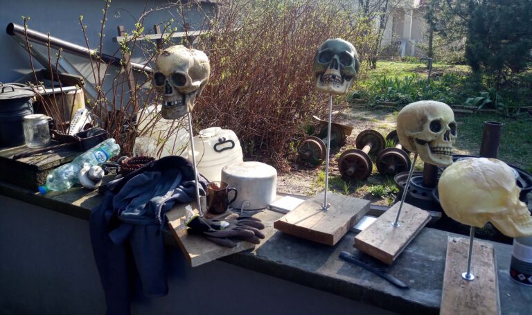 foam skulls, props. Postapocalyptic crafting.