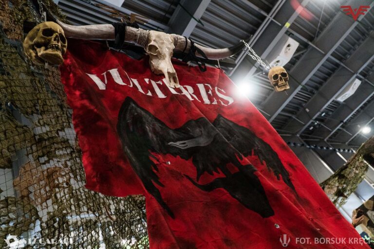 Vultures's standard. foam skulls and standard painting. cow's skull isn't our job